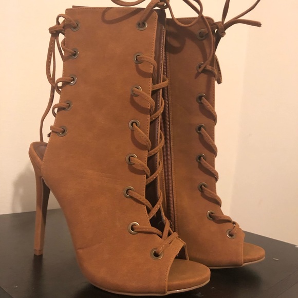 Extra cute Brown lace open peep toe boots - Picture 1 of 3